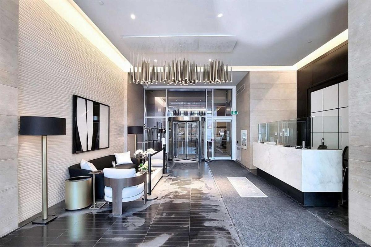 2 Bedroom Plus Den Condo Toronto Esterno foto