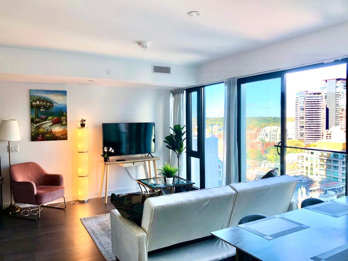 2 Bedroom Plus Den Condo Toronto Esterno foto